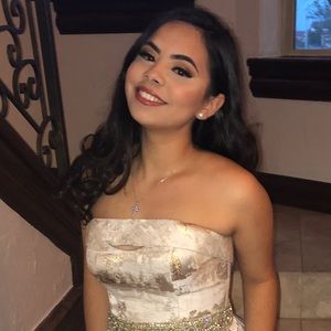 Meet your Posher, Alondra